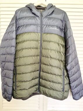 Eddie Bauer Olive Green and Gray Packable Men's Puffer Jacket